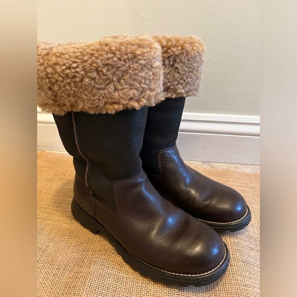 UGG Brooks boot